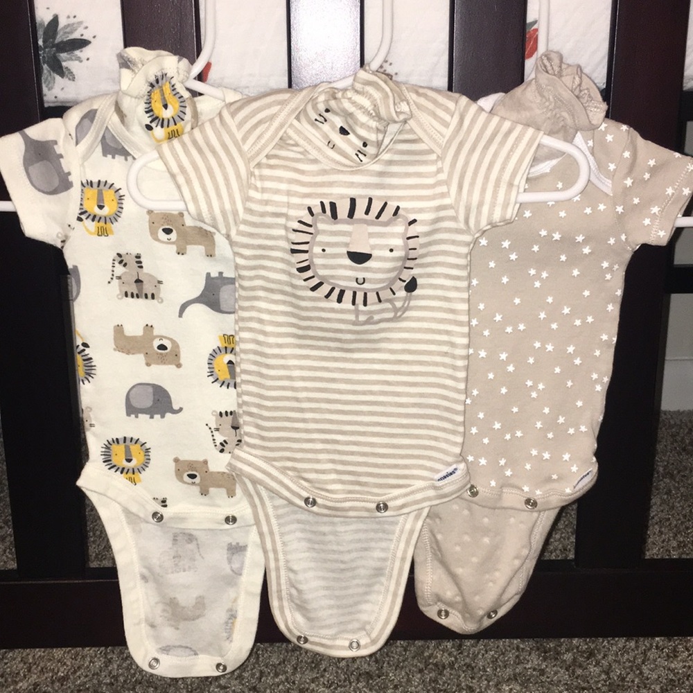Gender Neutral Zoo Animals Onesie & Mittens Bundle